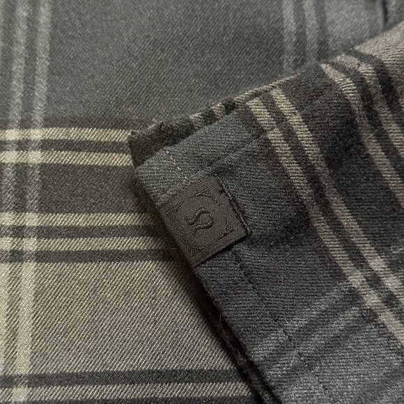 Lululemon Men’s Mason Peak Flannel Shirt - Black/Grey - Picture 4 of 6